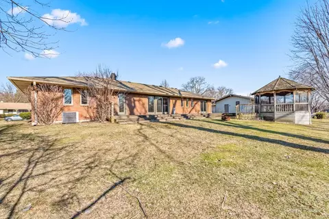 Exterior - 1899 Kevin Ave, Elgin, IL 60123 photo 3 of 4