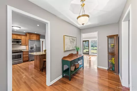Entry Way - 1899 Kevin Ave, Elgin, IL 60123 photo 1 of 1