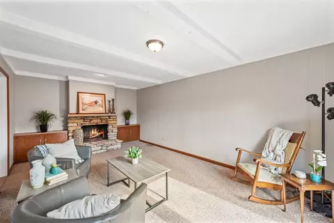 Living - 1899 Kevin Ave, Elgin, IL 60123 photo 3 of 3