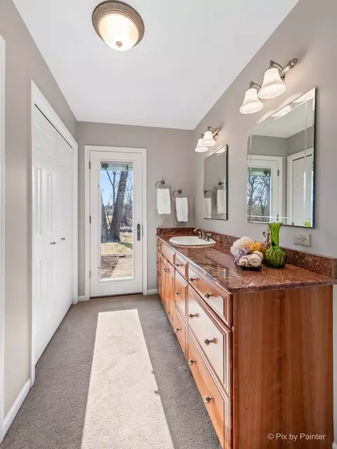 Bath - 1899 Kevin Ave, Elgin, IL 60123 photo 2 of 4