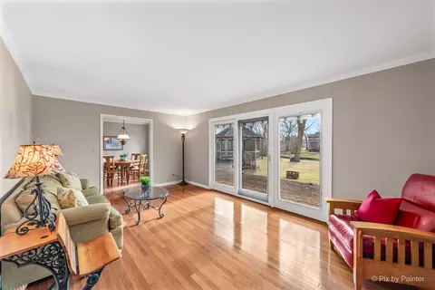 Living - 1899 Kevin Ave, Elgin, IL 60123 photo 2 of 3