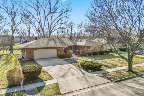 1899 Kevin Ave, Elgin, IL 60123