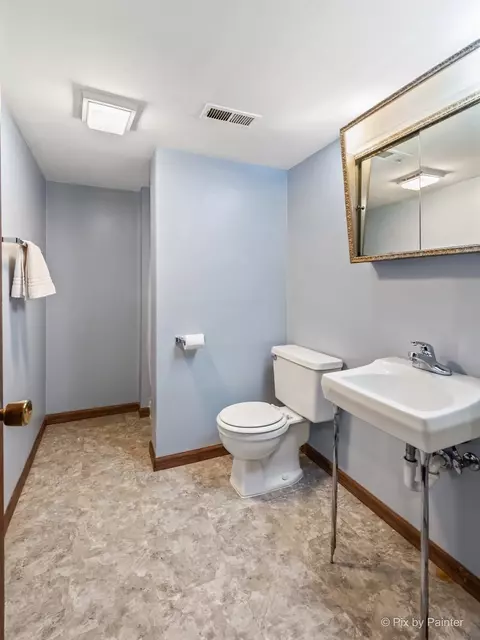Bath - 1899 Kevin Ave, Elgin, IL 60123 photo 4 of 4