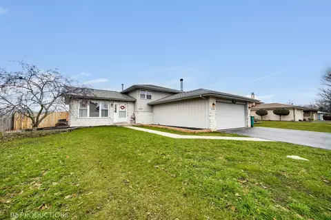 16340 Winding Creek Rd, Plainfield, IL 60586