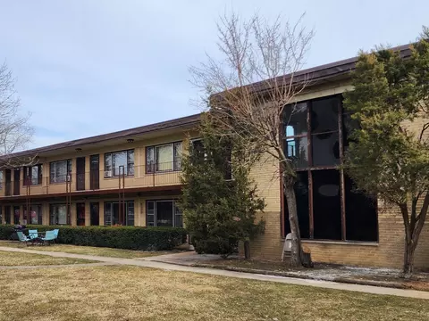 16 King Arthur Ct #18, Northlake, IL 60164