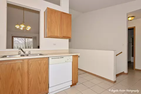 553 Sandy Ct, Harvard, IL 60033 photo 9