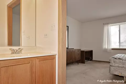 553 Sandy Ct, Harvard, IL 60033 photo 4
