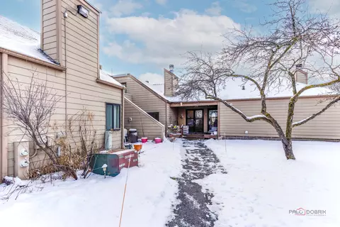 3325 Beacon St #54, North Chicago, IL 60064