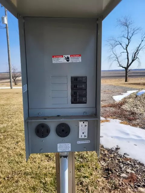 Exterior - 1269 E 2500 North Rd, Mansfield, IL 61854 photo 10 of 12