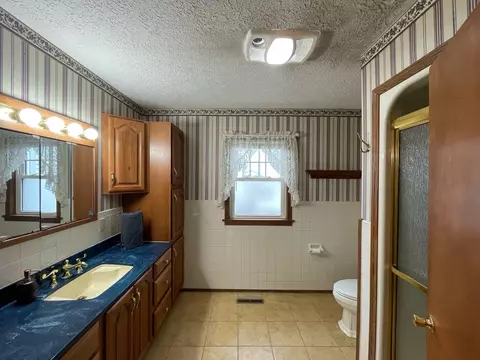 Kitchen - 1269 E 2500 North Rd, Mansfield, IL 61854 photo 4 of 5