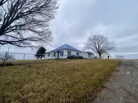 Exterior - 1269 E 2500 North Rd, Mansfield, IL 61854 photo 2 of 12