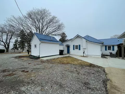 Exterior - 1269 E 2500 North Rd, Mansfield, IL 61854 photo 6 of 12