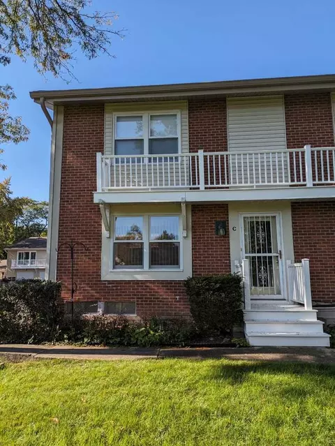 325 Carthage Ct #C, Bloomingdale, IL 60108