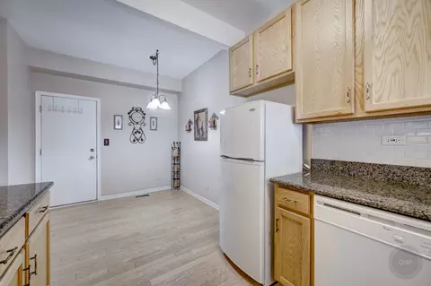 Kitchen - 2346 Reflections Dr #2346, Aurora, IL 60502 photo 6 of 6
