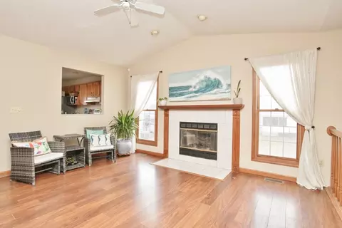 1304 Henry St, Normal, IL 61761 photo 2