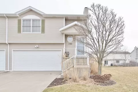1304 Henry St, Normal, IL 61761