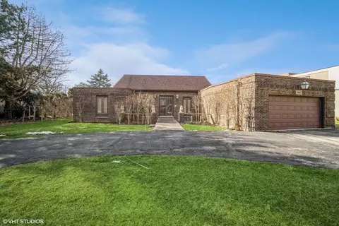 3451 Whirlaway Dr, Northbrook, IL 60062