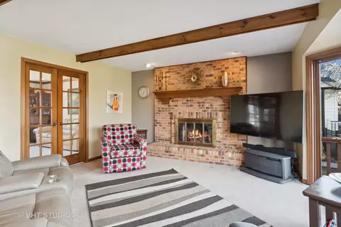 1069 Augustana Dr, Naperville, IL 60565 photo 7