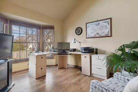 1069 Augustana Dr, Naperville, IL 60565 photo 9
