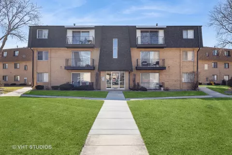 4829 W 109th St #8201, Oak Lawn, IL 60453