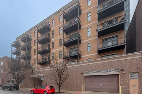 725 N Aberdeen St #303, Chicago, IL 60642