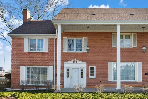 31 N Tower Rd #31, Oak Brook, IL 60523