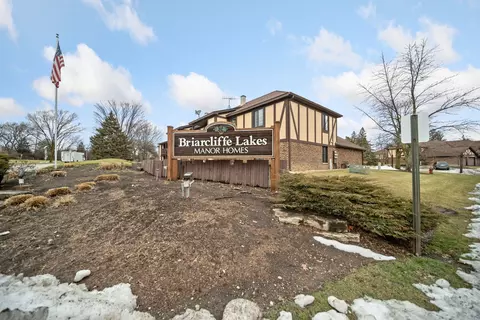 1601 Thames Ct #D, Wheaton, IL 60189 photo 3