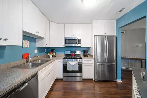 1601 Thames Ct #D, Wheaton, IL 60189 photo 9