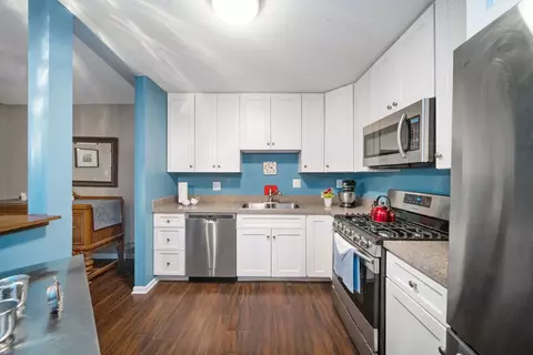1601 Thames Ct #D, Wheaton, IL 60189 photo 7