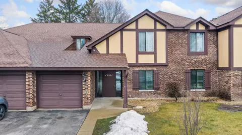 1601 Thames Ct #D, Wheaton, IL 60189