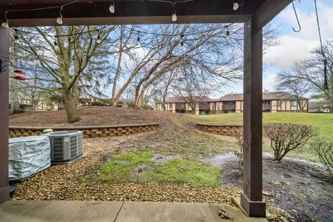 1601 Thames Ct #D, Wheaton, IL 60189 photo 5