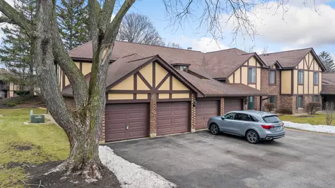 1601 Thames Ct #D, Wheaton, IL 60189 photo 2