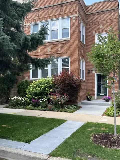 2242 W Winona St, Chicago, IL 60625
