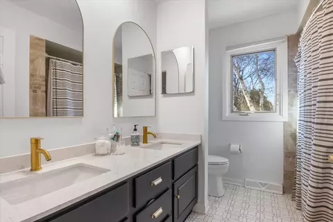 Bath - 0 N730 Coventry Dr, Wheaton, IL 60187 photo 3 of 4