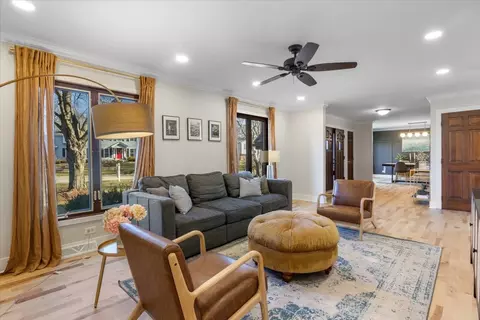 Living - 0 N730 Coventry Dr, Wheaton, IL 60187 photo 4 of 8