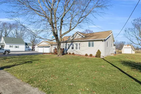 Exterior - 208 E Main St, Camargo, IL 61919 photo 3 of 9