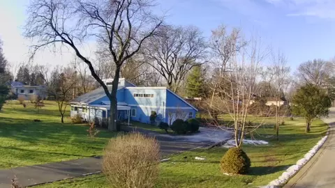 655 Rochdale Cir, Lombard, IL 60148
