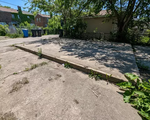 749 E 104th Pl, Chicago, IL 60628 photo 23