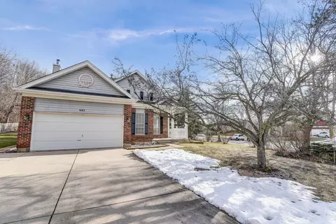 Exterior - 401 Old Oak Cir, Algonquin, IL 60102 photo 3 of 9