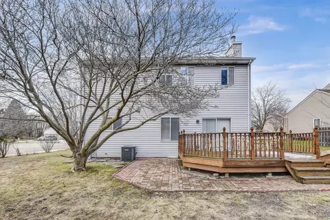Exterior - 401 Old Oak Cir, Algonquin, IL 60102 photo 7 of 9