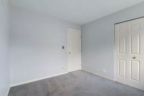 Bedroom - 401 Old Oak Cir, Algonquin, IL 60102 photo 2 of 2