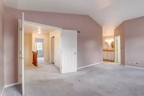 Living - 401 Old Oak Cir, Algonquin, IL 60102 photo 4 of 4