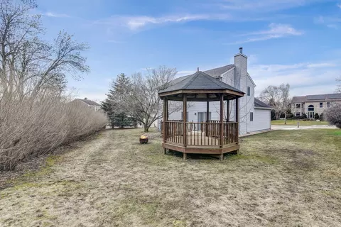 Exterior - 401 Old Oak Cir, Algonquin, IL 60102 photo 8 of 9