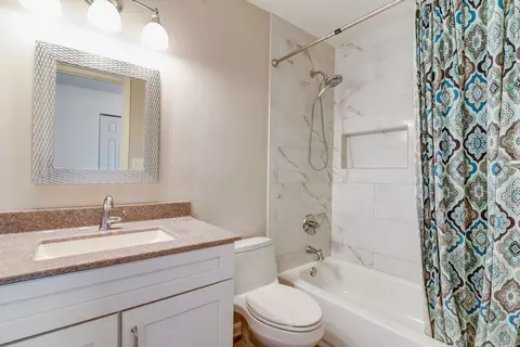 Bath - 401 Old Oak Cir, Algonquin, IL 60102 photo 5 of 5