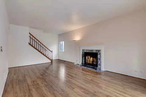 Living - 401 Old Oak Cir, Algonquin, IL 60102 photo 1 of 4