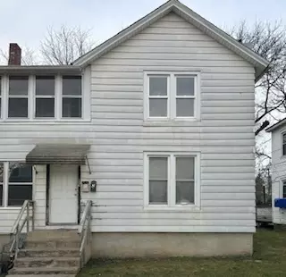 106 E 5th St, Momence, IL 60954