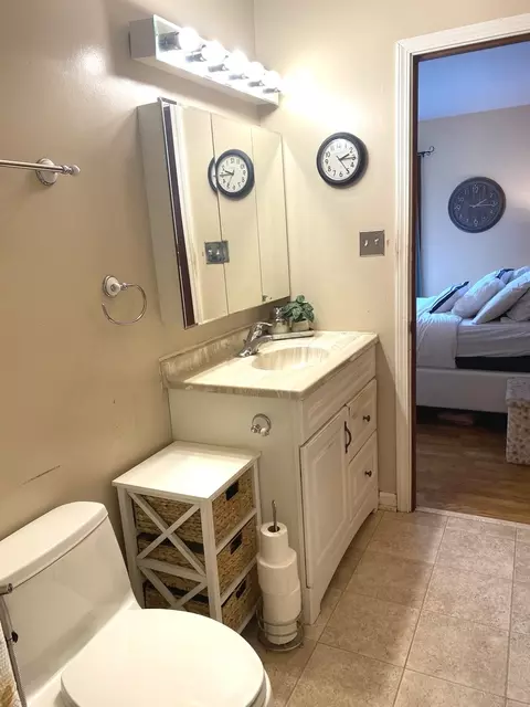 Bath - 1805 Brighton Ln, Plainfield, IL 60585 photo 2 of 4