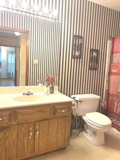 Bath - 1805 Brighton Ln, Plainfield, IL 60585 photo 3 of 4