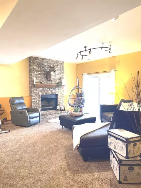 Living - 1805 Brighton Ln, Plainfield, IL 60585 photo 10 of 11