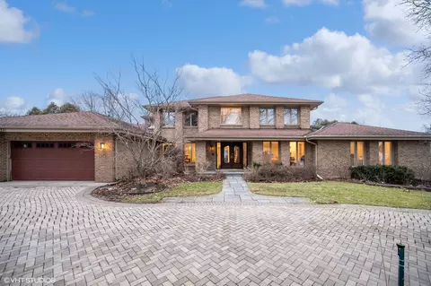 2331 Dorina Dr, Northfield, IL 60093